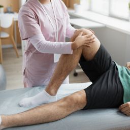 Knee pain clinic in Overland Park